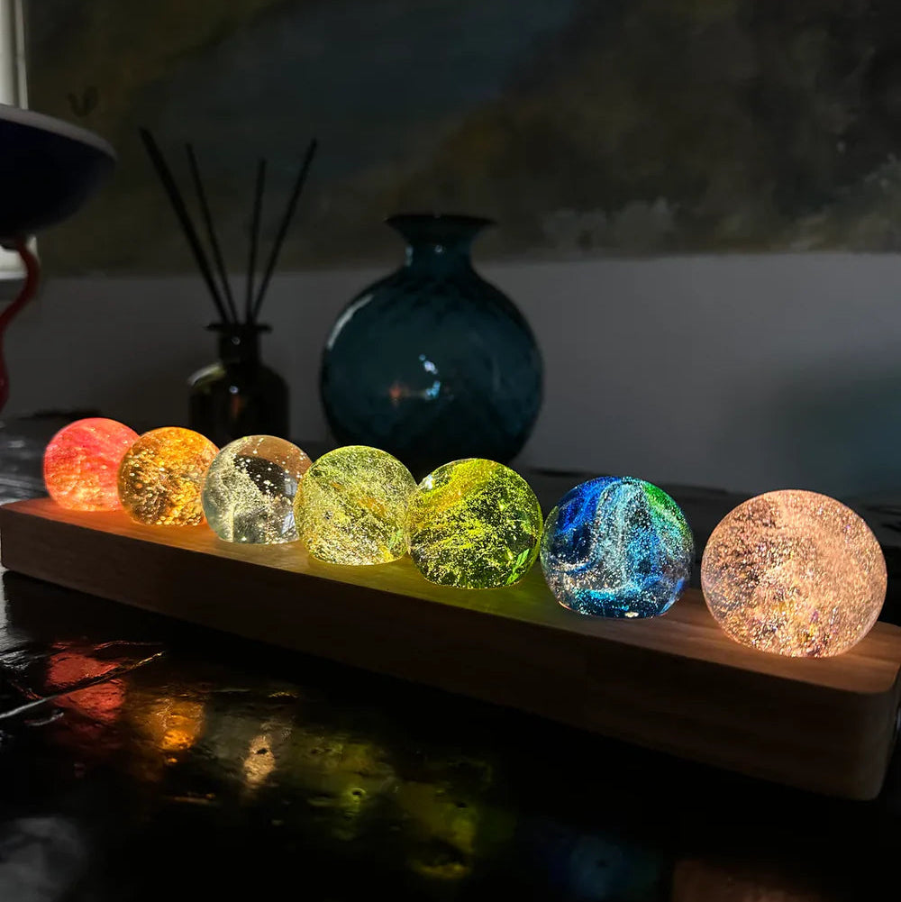 Gwiezdne Kule – Lampa LED z 7 Kryształowymi Kulami Szczęścia